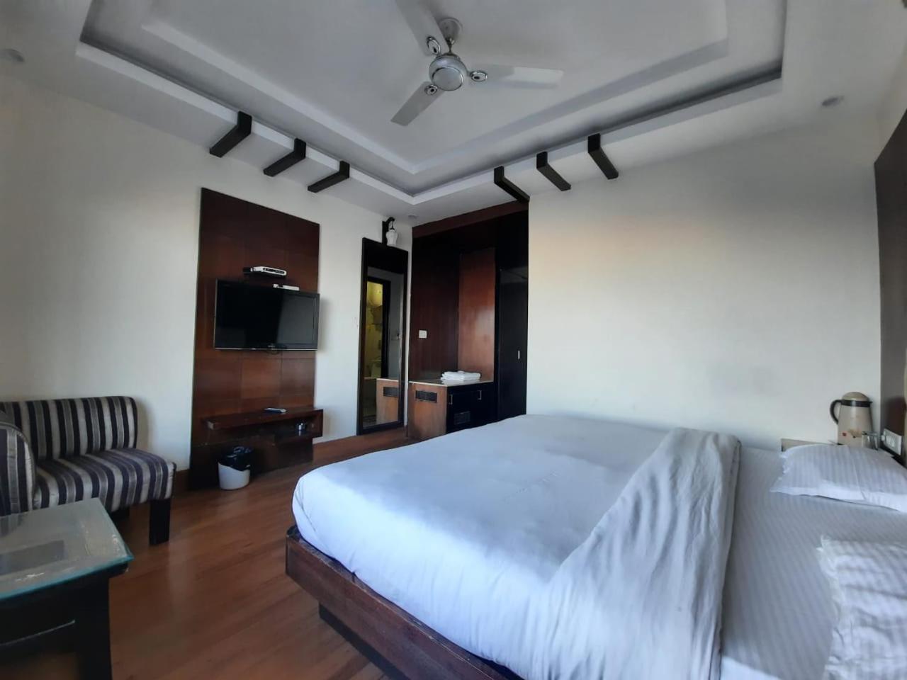 Basera Hotel ムスーリー エクステリア 写真