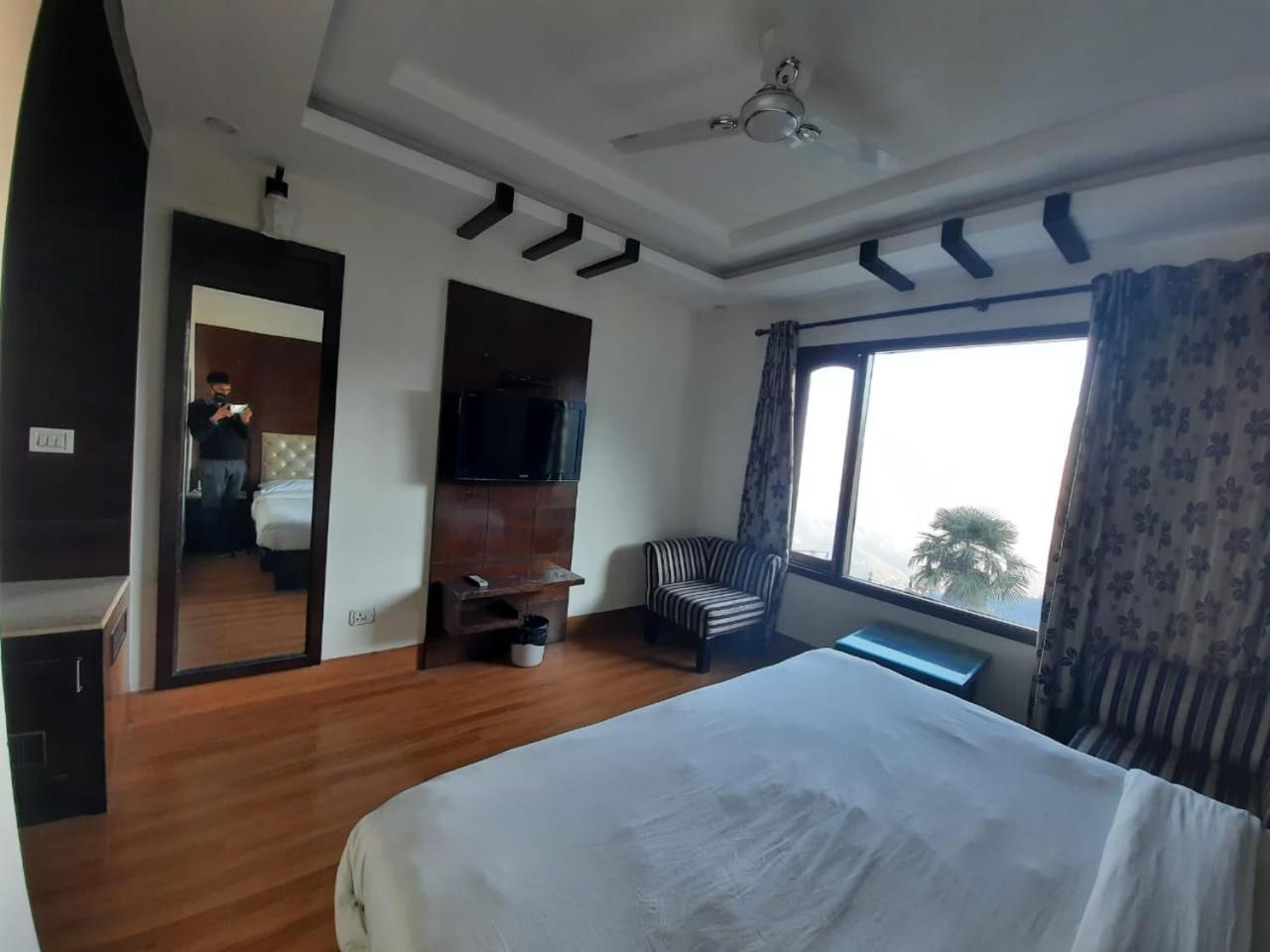 Basera Hotel ムスーリー エクステリア 写真