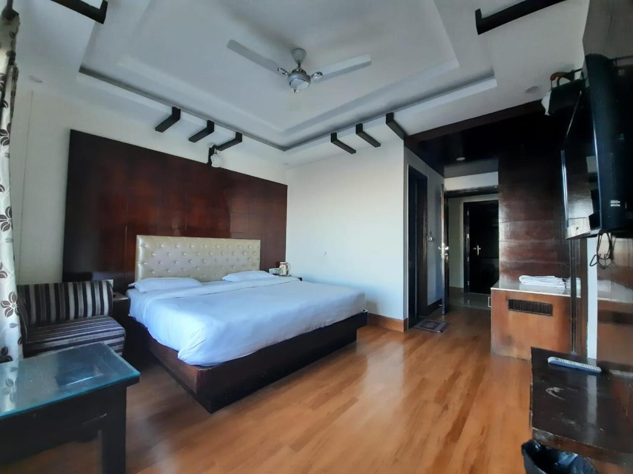 Basera Hotel ムスーリー エクステリア 写真