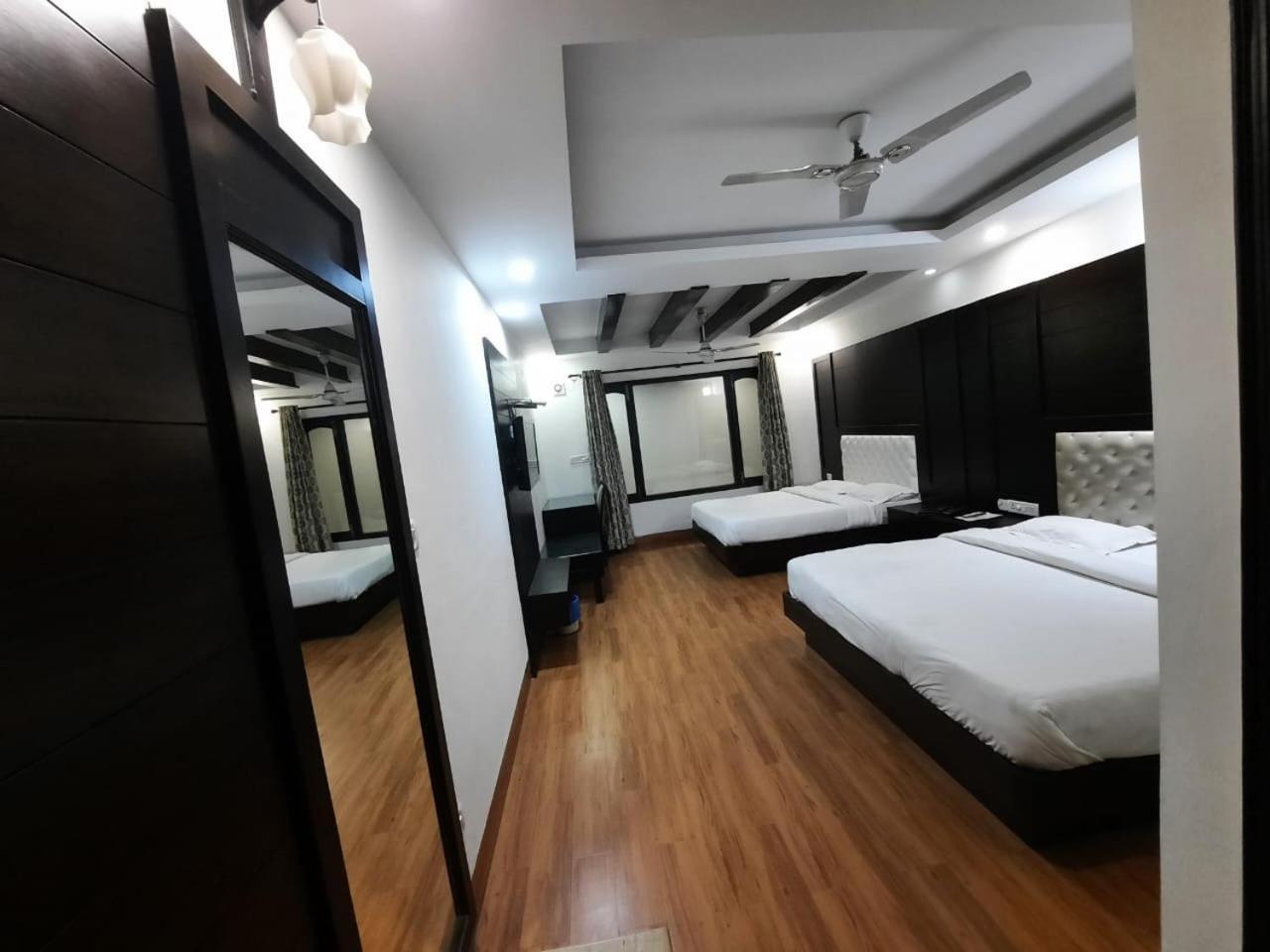 Basera Hotel ムスーリー エクステリア 写真