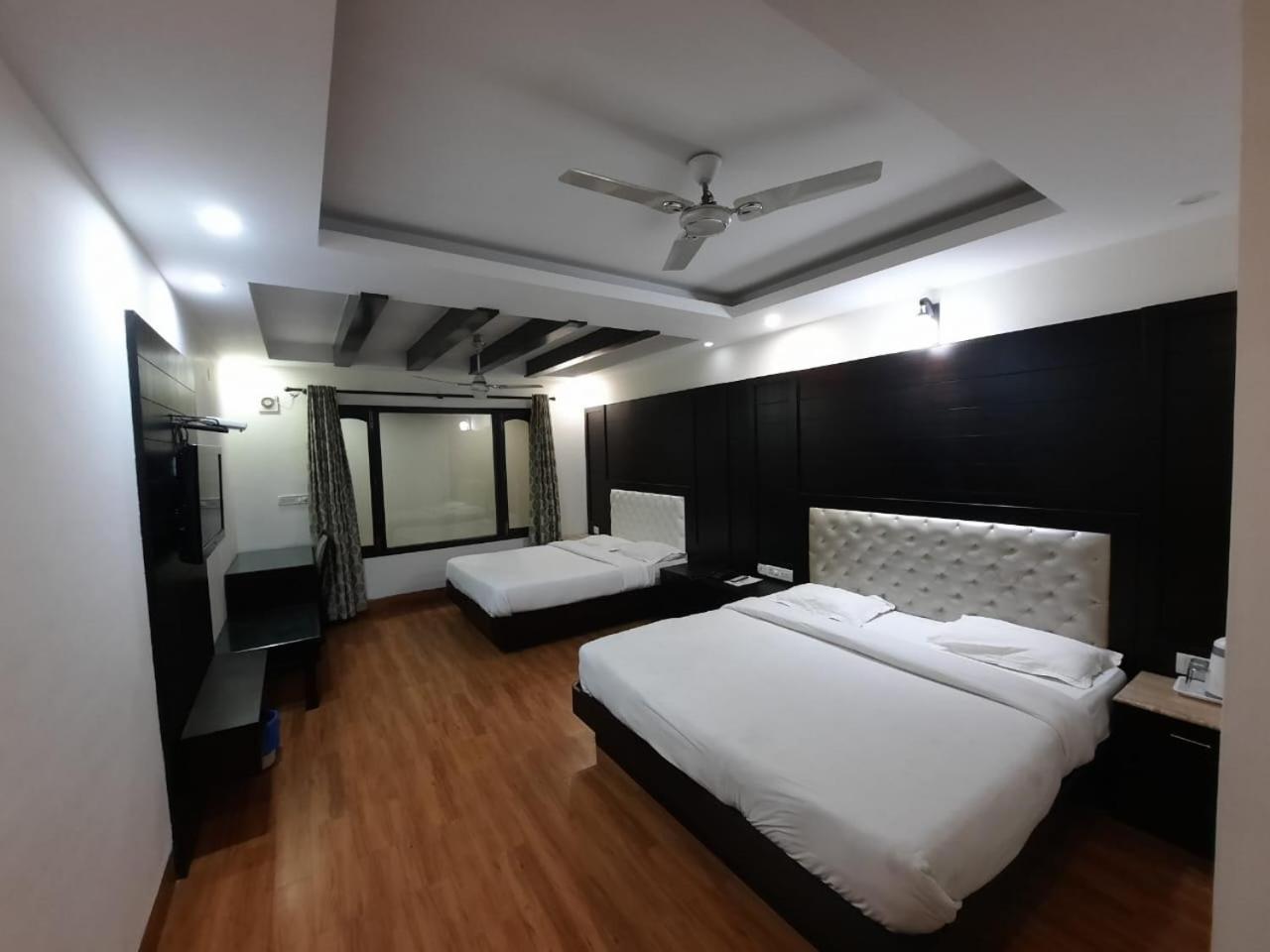 Basera Hotel ムスーリー エクステリア 写真