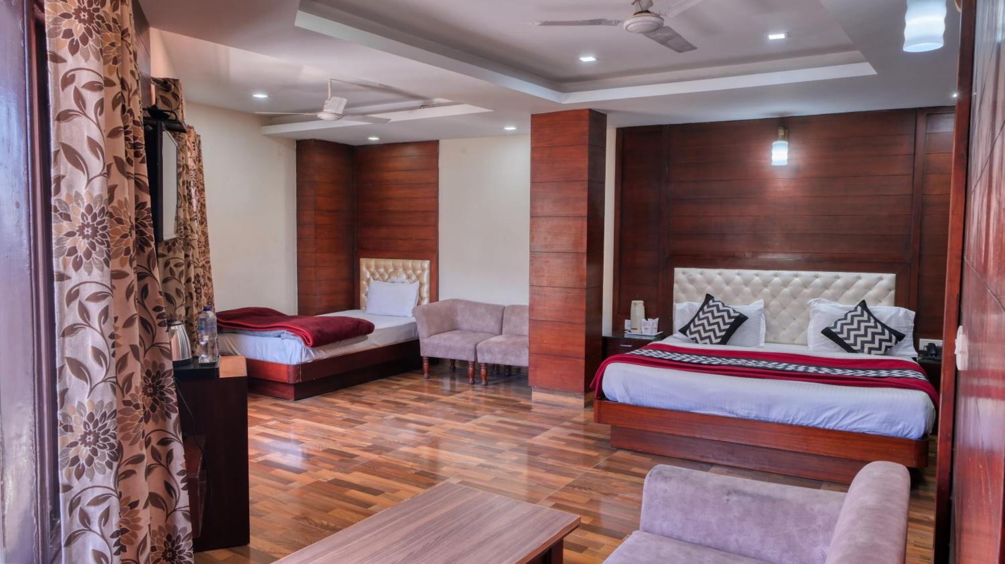Basera Hotel ムスーリー エクステリア 写真