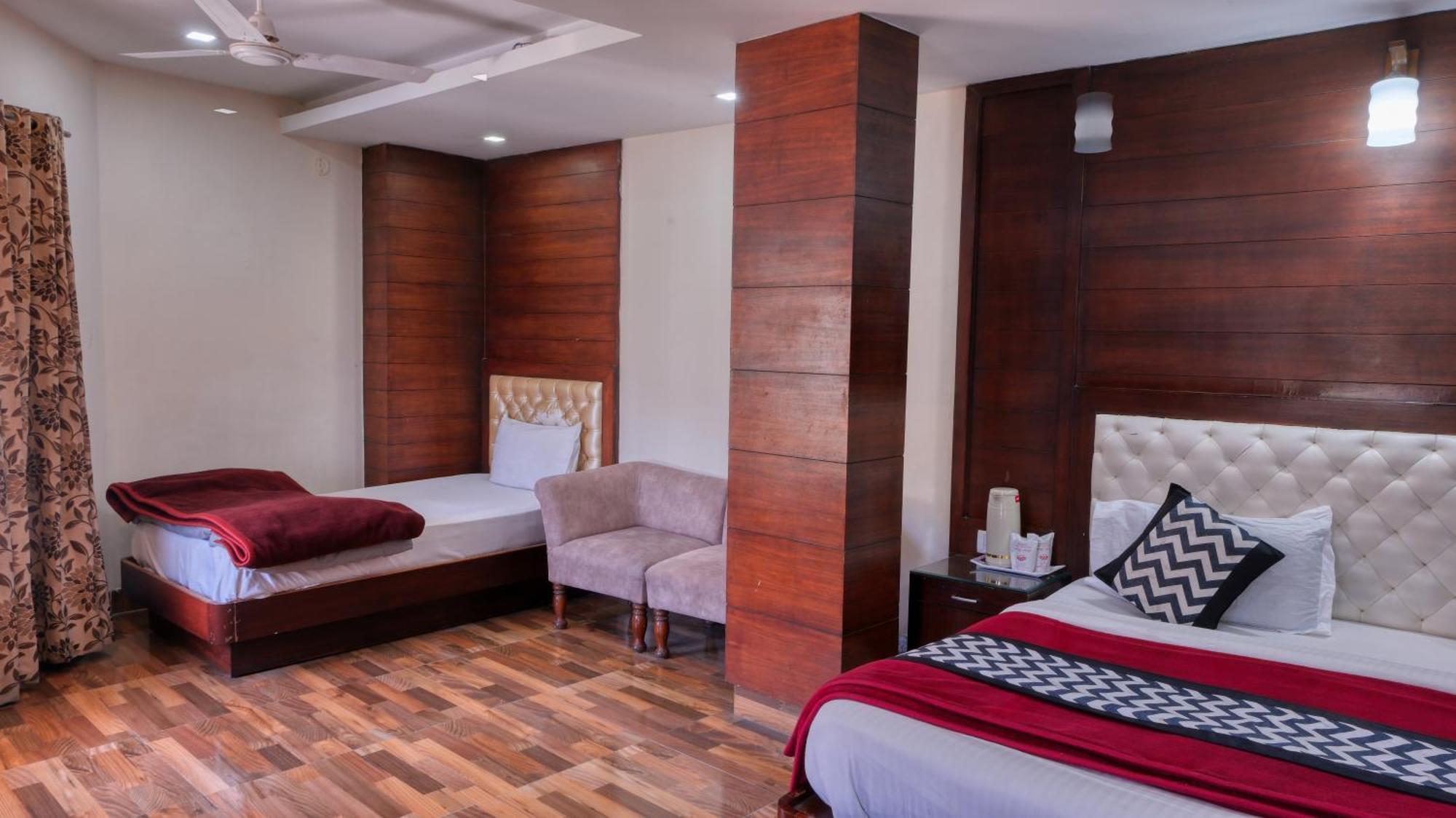 Basera Hotel ムスーリー エクステリア 写真