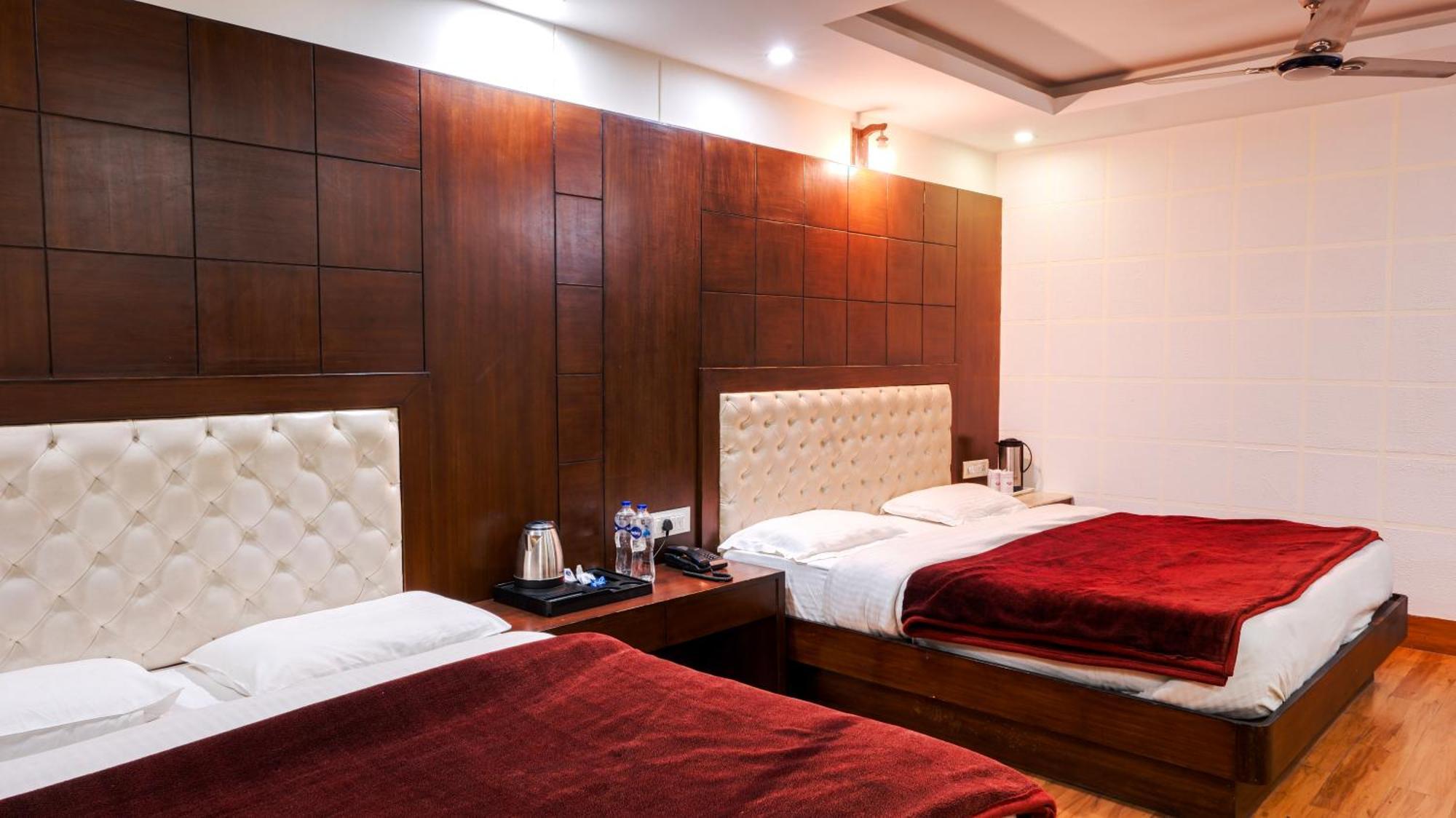 Basera Hotel ムスーリー エクステリア 写真