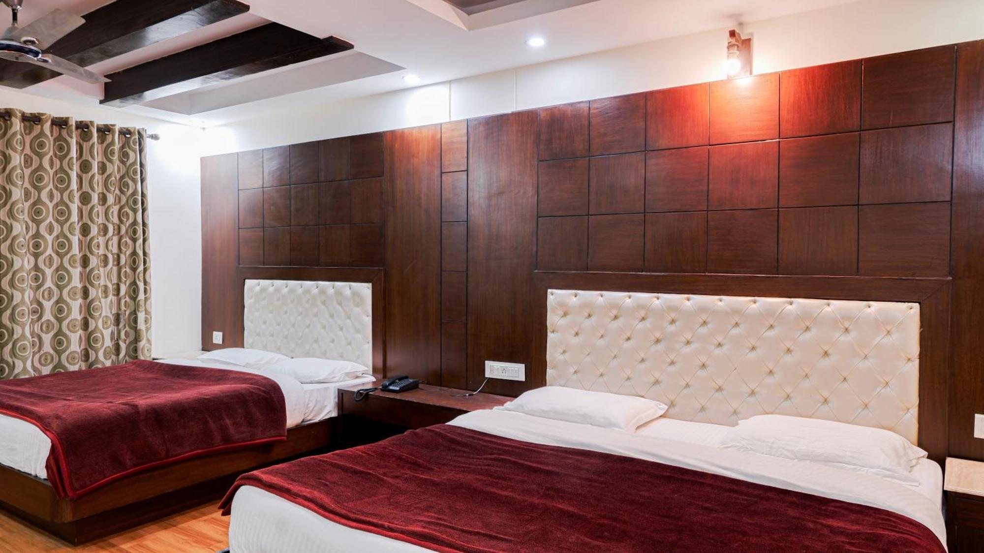 Basera Hotel ムスーリー エクステリア 写真