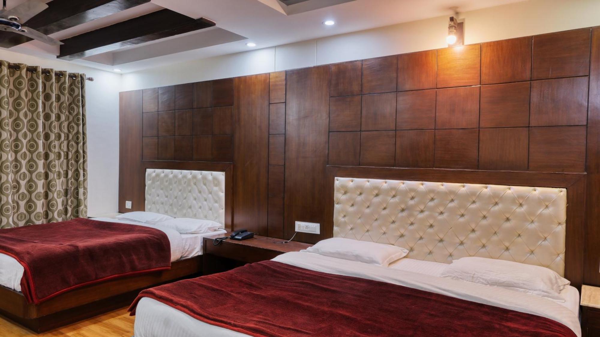 Basera Hotel ムスーリー エクステリア 写真