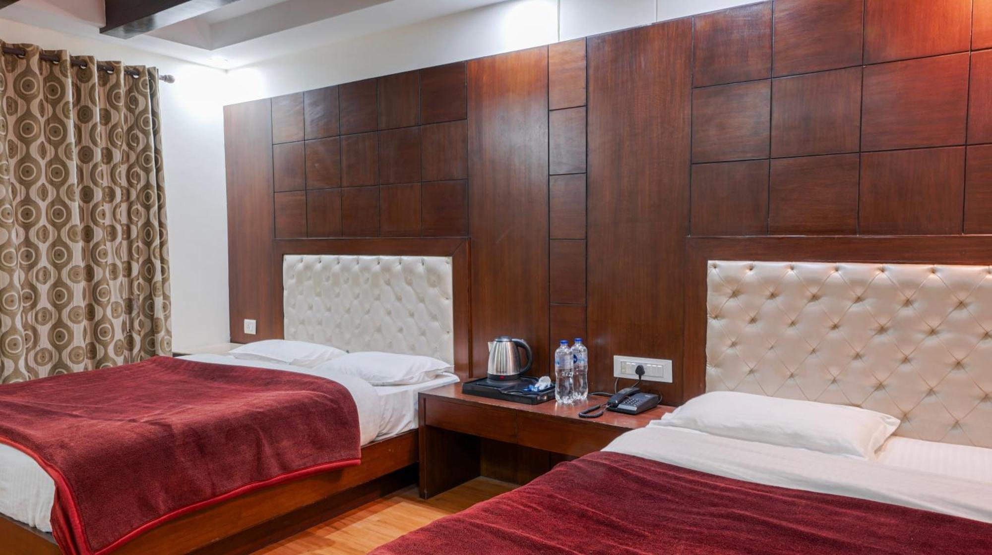 Basera Hotel ムスーリー エクステリア 写真